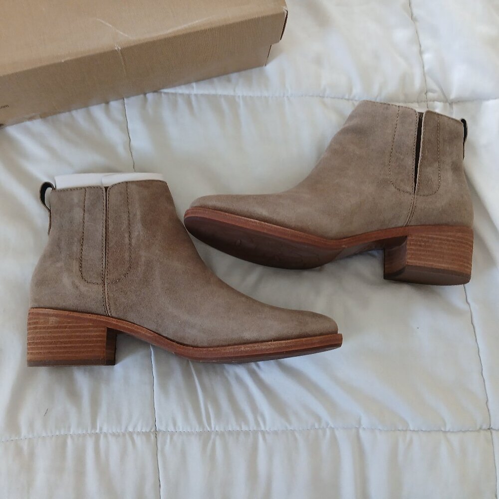 Mindo Kork Ease Suede Taupe boots size 11 New with box